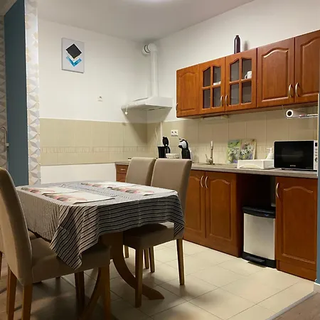 Alma Apartman Apartment